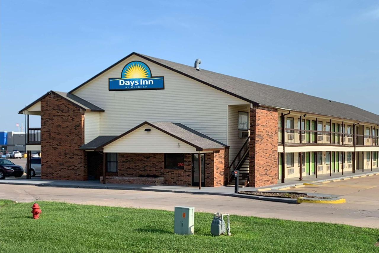 Days Inn By Wyndham Pratt מראה חיצוני תמונה