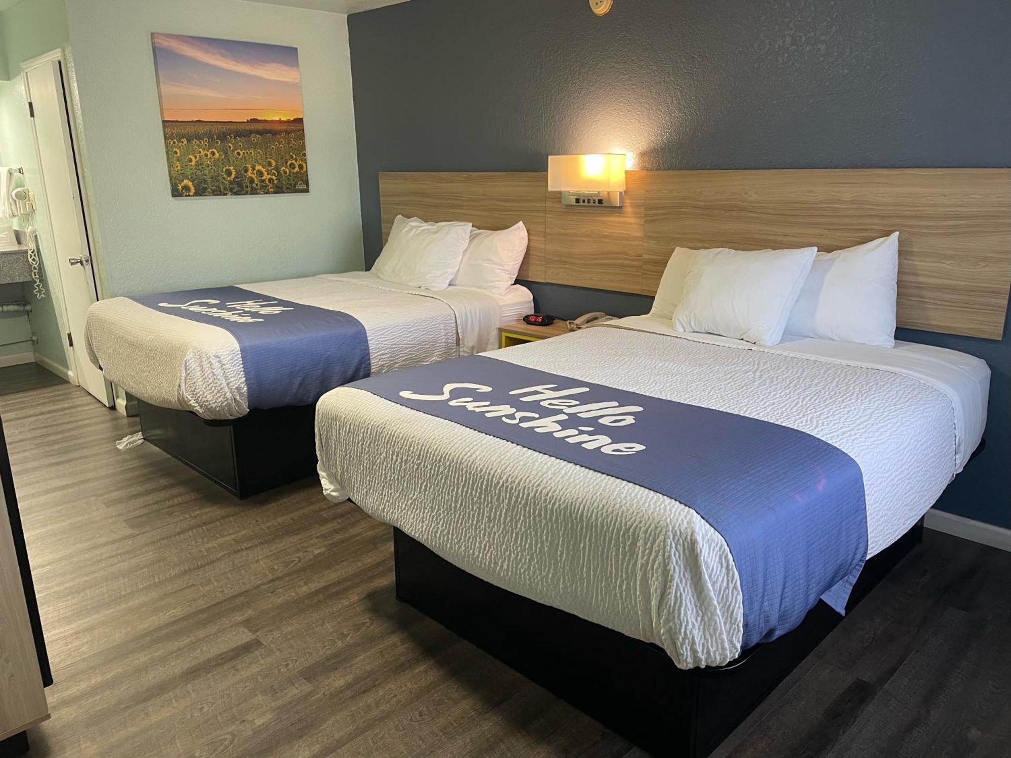 Days Inn By Wyndham Pratt מראה חיצוני תמונה