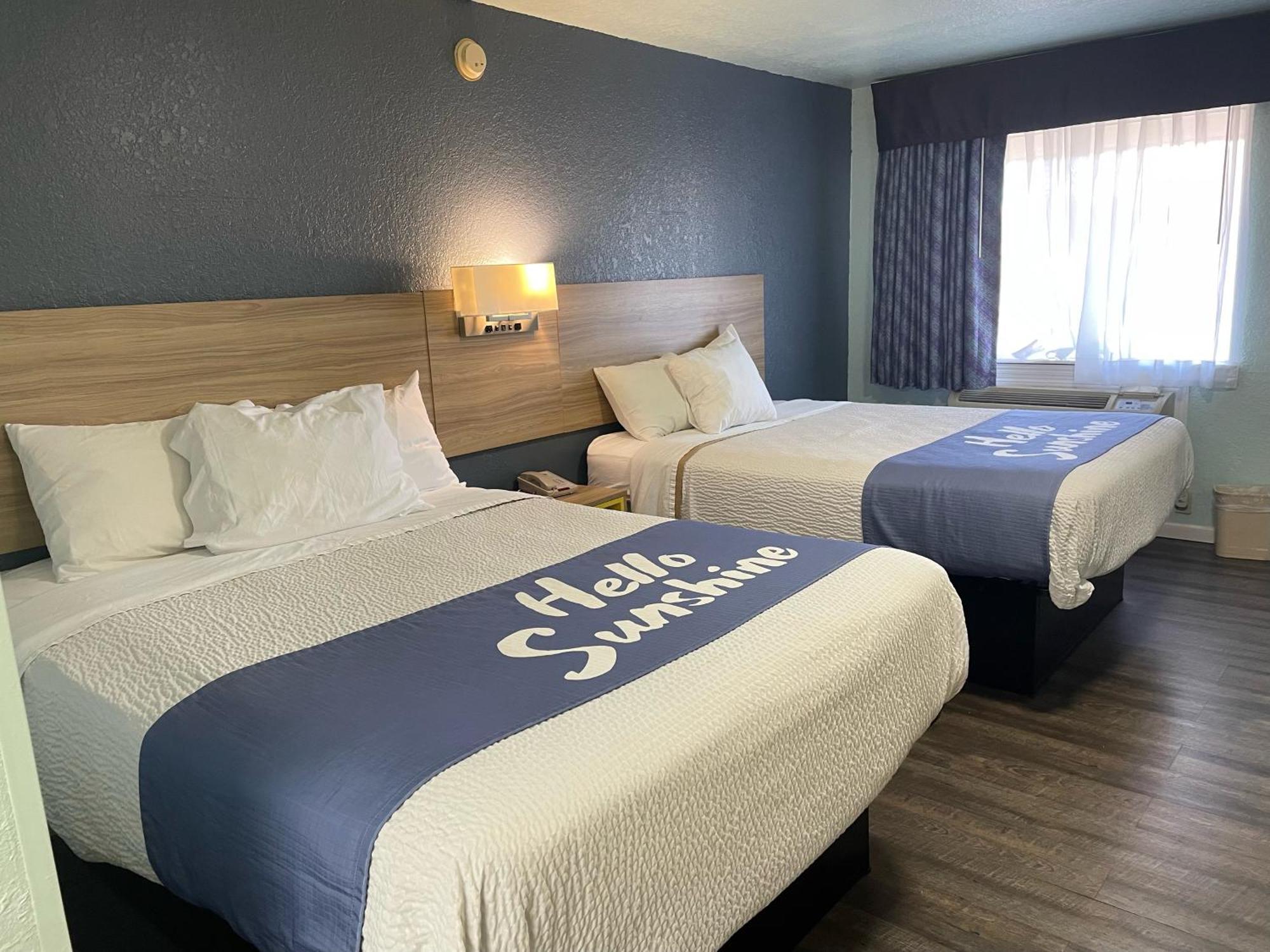Days Inn By Wyndham Pratt מראה חיצוני תמונה